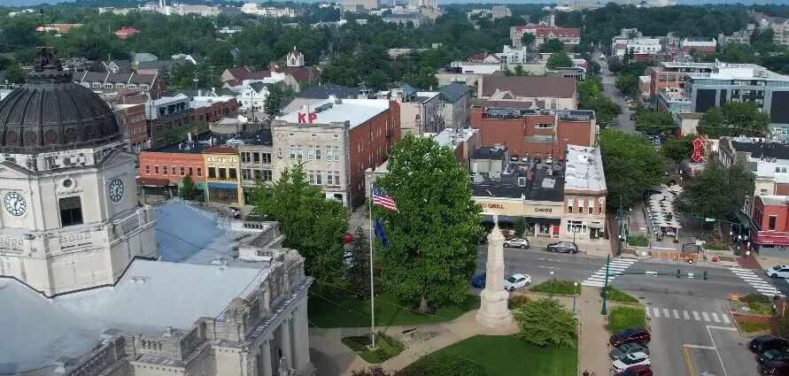 A vibrant Bloomingdale cityscape